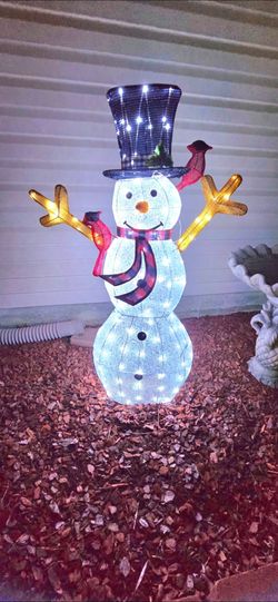 LED snowman with cardinals