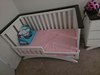 Toddler bed