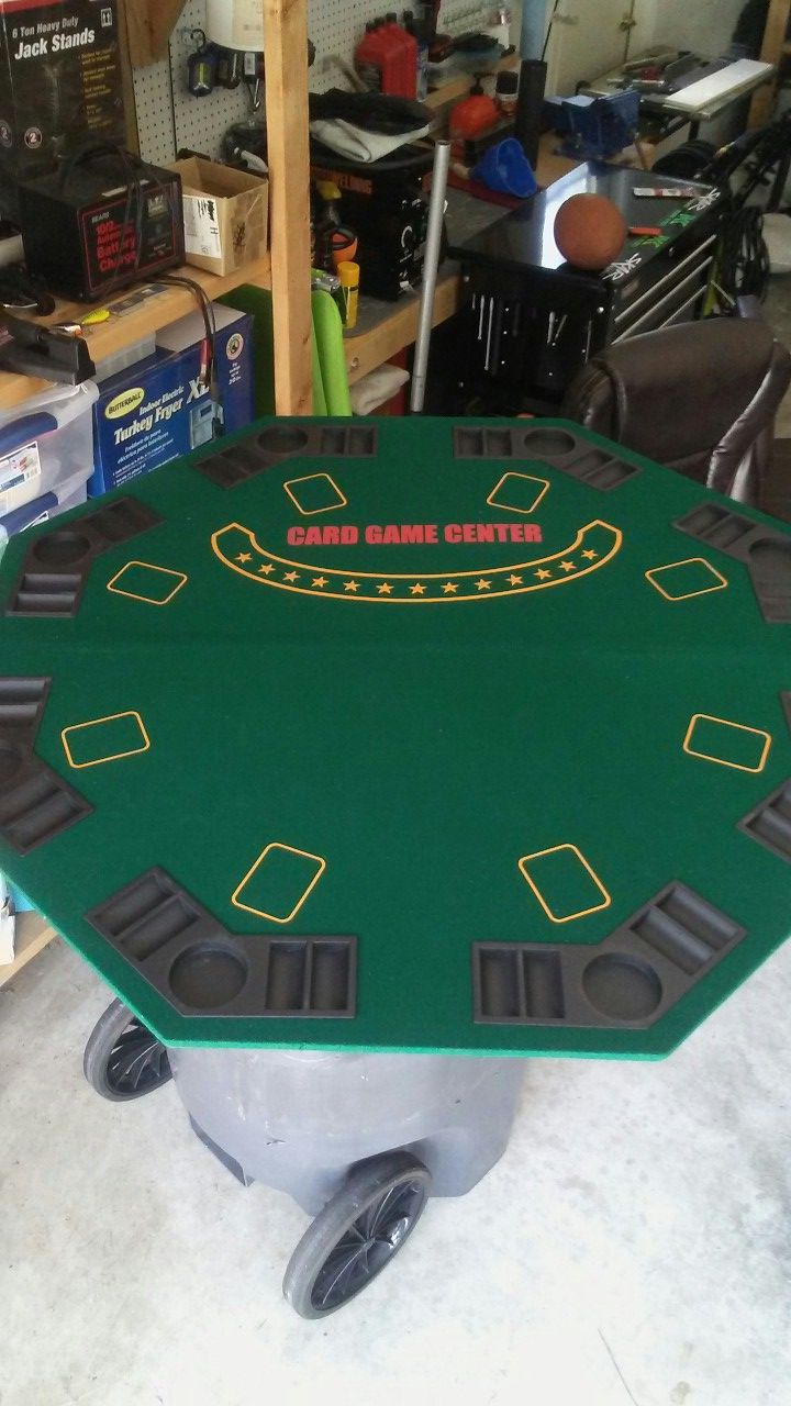 Folding poker surface