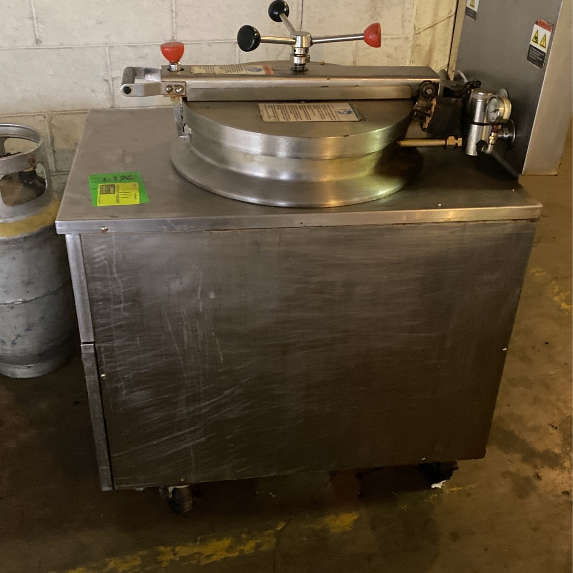 BKI FKG-FC 75 lb Natural Gas Pressure Fryer