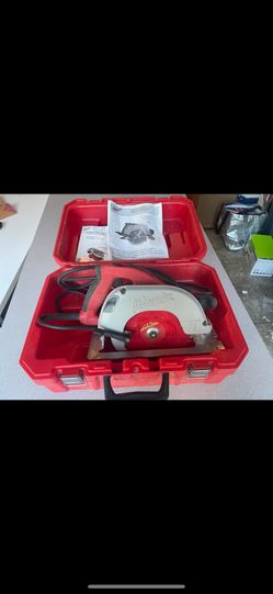 Milwaukee Heavy duty  Circular Saw with tilt lok handle Magnesium 7 1/4”  with case 