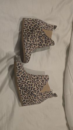 Tom Leopard Print Boots