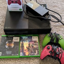 XBOX One w/2 Controllers & Games, Excellent Condition