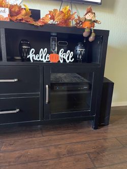 Modern Wooden TV Stand / Media Console – Great Condition