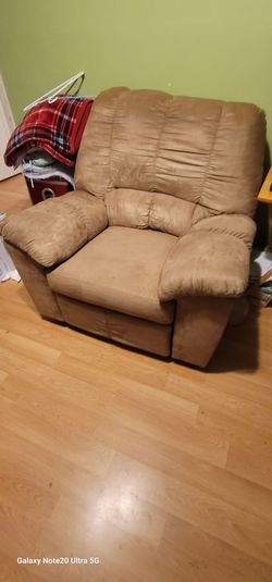 Recliner chair king size good condition firm price