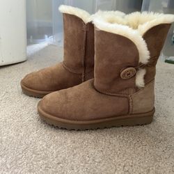 UGG Women Bailey Button boots size 6