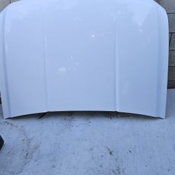 07-2013 Silverado White  Hood