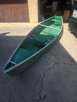 Canoe boat