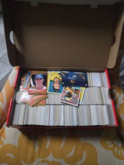 Over 2k baseball cards 70's, 80's, 90's -$30