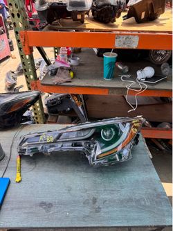 TOYOTA COROLLA LEFT USED OEM HEADLIGHT (2020-2023)