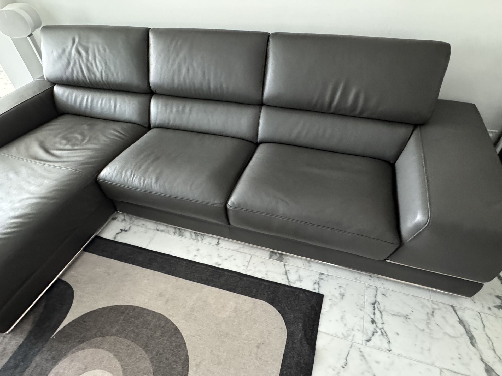 Modani Couch