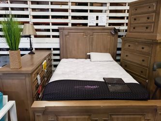 New 5pc queen size bedroom set tax included delivery available