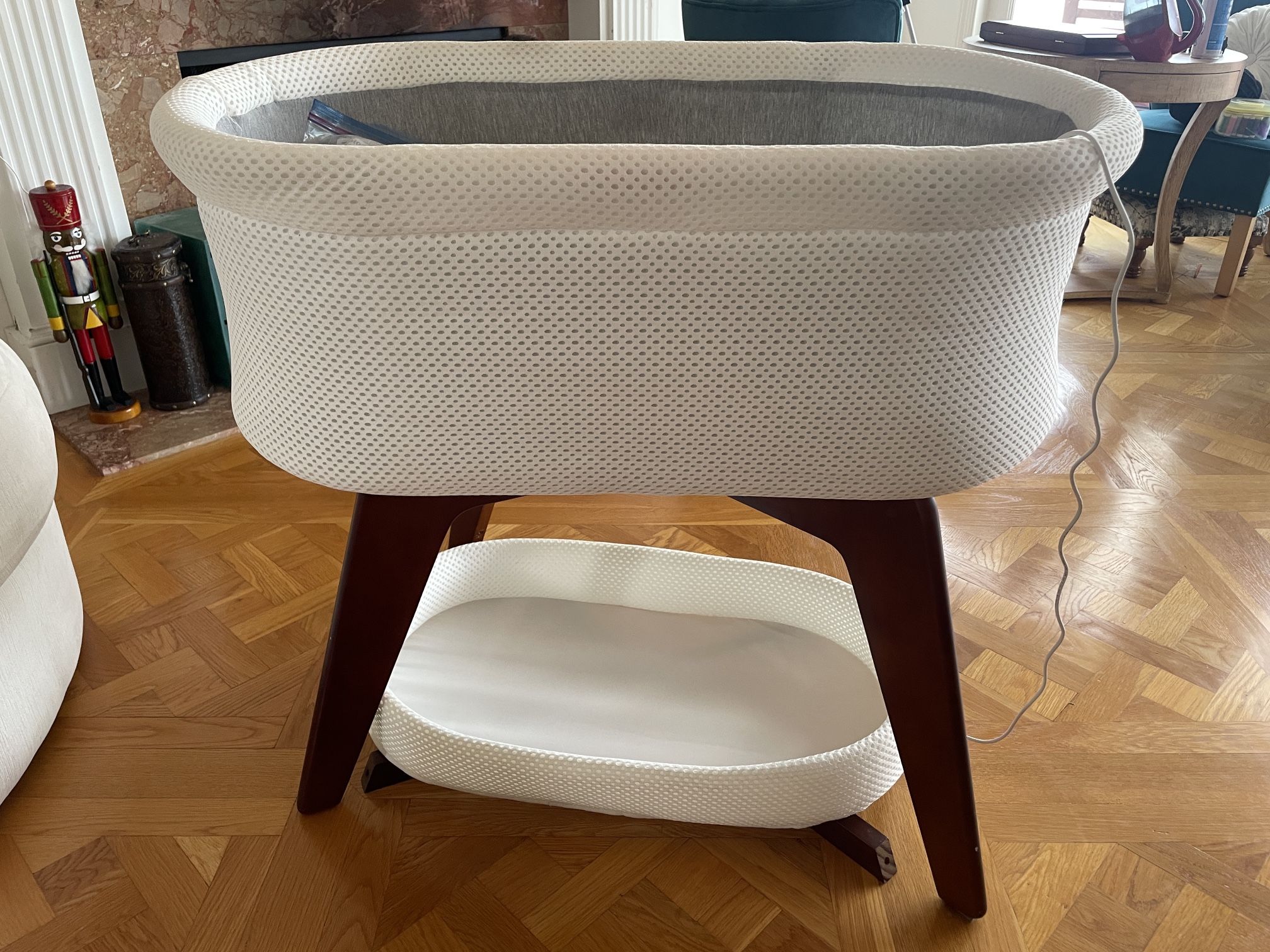 Bliss Smart Bassinet - Like New 
