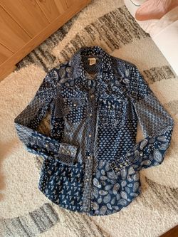 NWT Levi’s shirt - size XS