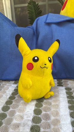 Pikachu Pokémon Plushie