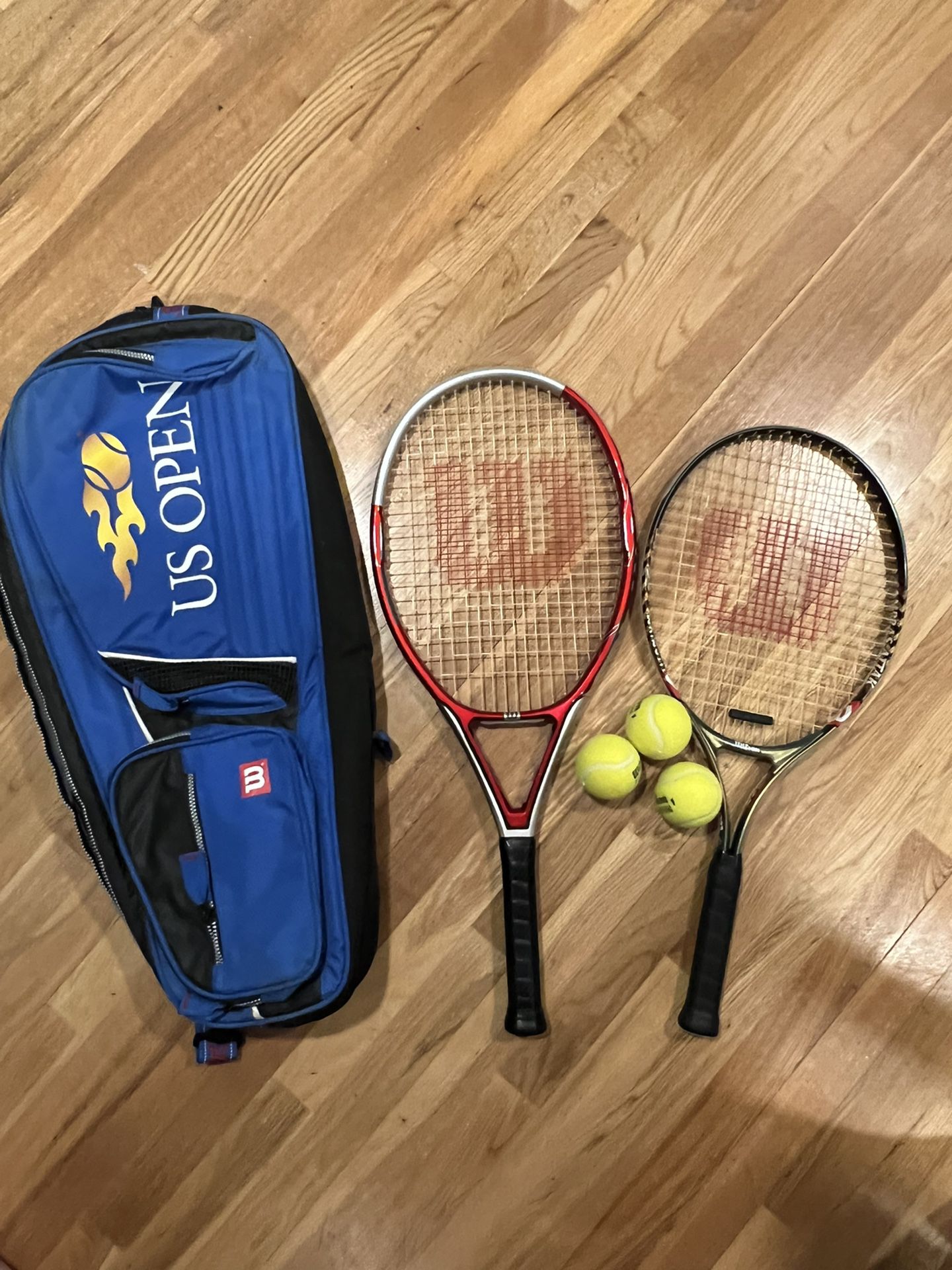 Wilson Tennis Rackets With Bag And 3 Balls