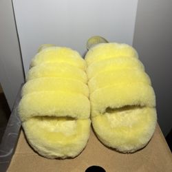 UGG Fluff slide Sz 6Y $40 🚨Please Read Description🚨
