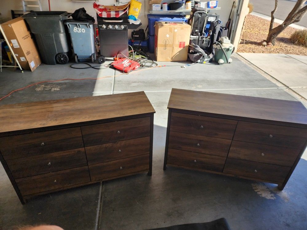 2 Matching Dressers