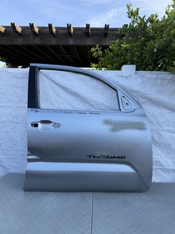 2016 2017 2018 2019 2020 2021 2022 2023 TOYOTA TACOMA RIGHT FRONT DOOR OEM USED