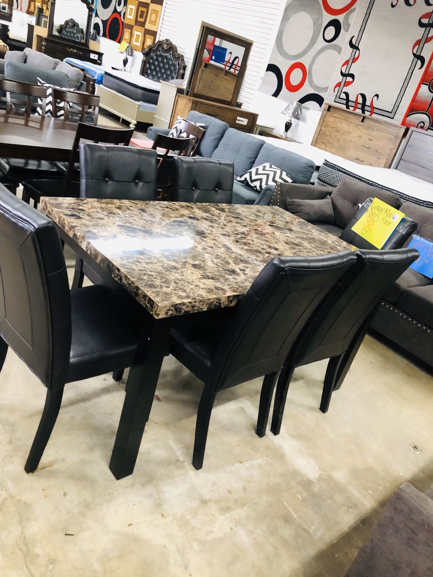 Comedor de imitación marble 6 sillas nuevo a solo $385