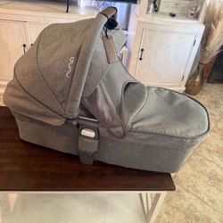 Nuna Bassinet 