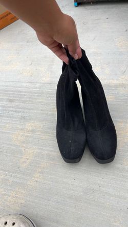 Size 8 velvet boot