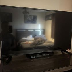 Polaroid smart tv 40in for sale!!