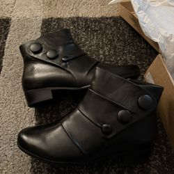 TROTTERS Mila Black T2370-001 Women's Boots