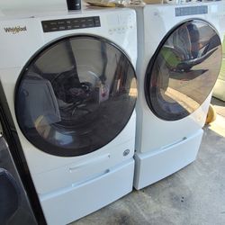 Like New Whirlpool Front Loading Washer And Gas Dryer Set With Pedestals 