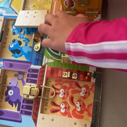 Melissa & Doug Latches Board 6 Numbered Windows And Door To Reveal Colorful Animal Friends