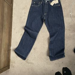 Dark blue Levi’s 501 W33 L30