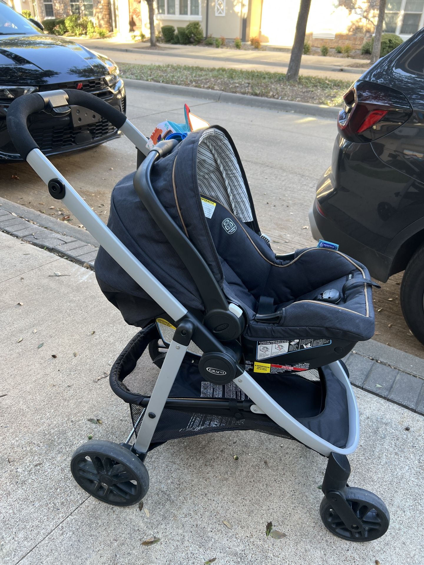 Graco Baby Car Seat And Travel system 