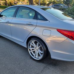  Hyundai Sonata, Clean Title, Ipod Bluetooth TV, Backup Camera, Smogged, 4 Cylinder, 20"Rims, Runs And Drives Great, Factory Warranty 