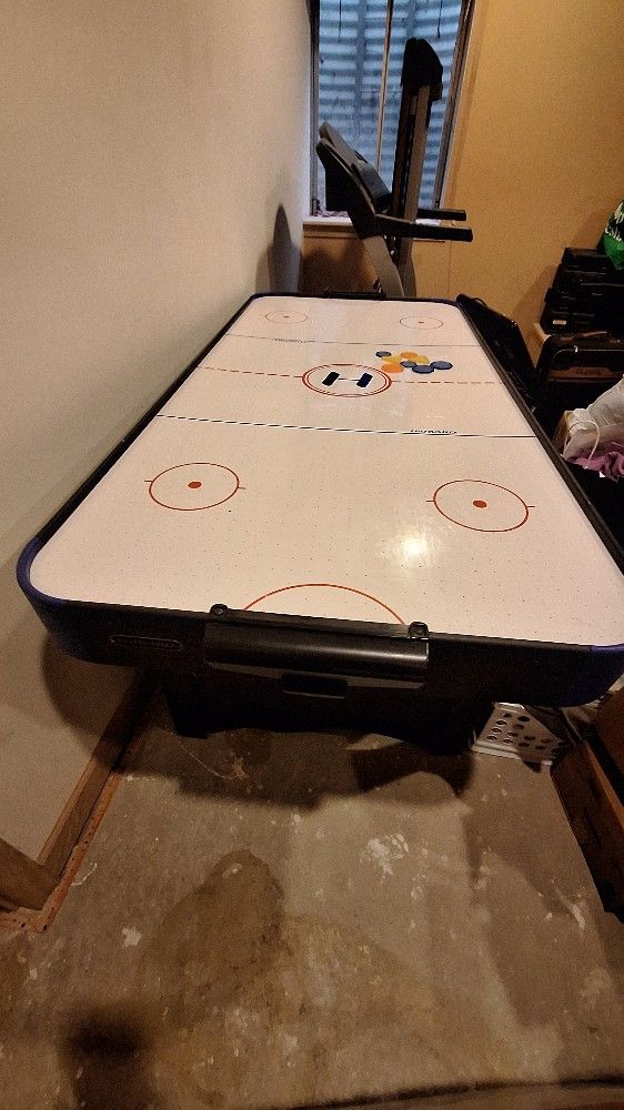 Air Hockey Table
