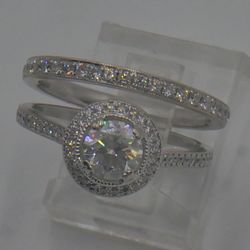 14KT WHITE GOLD WEDDING SET RINGS 5.9 GRAMS SIZE 7 WITH 2.5 CARATS OF DIAMONDS . PRE OWNED. MINT CONDITION. WITH 44 DIAMONDS ON A BAND (1 CARAT APPROX