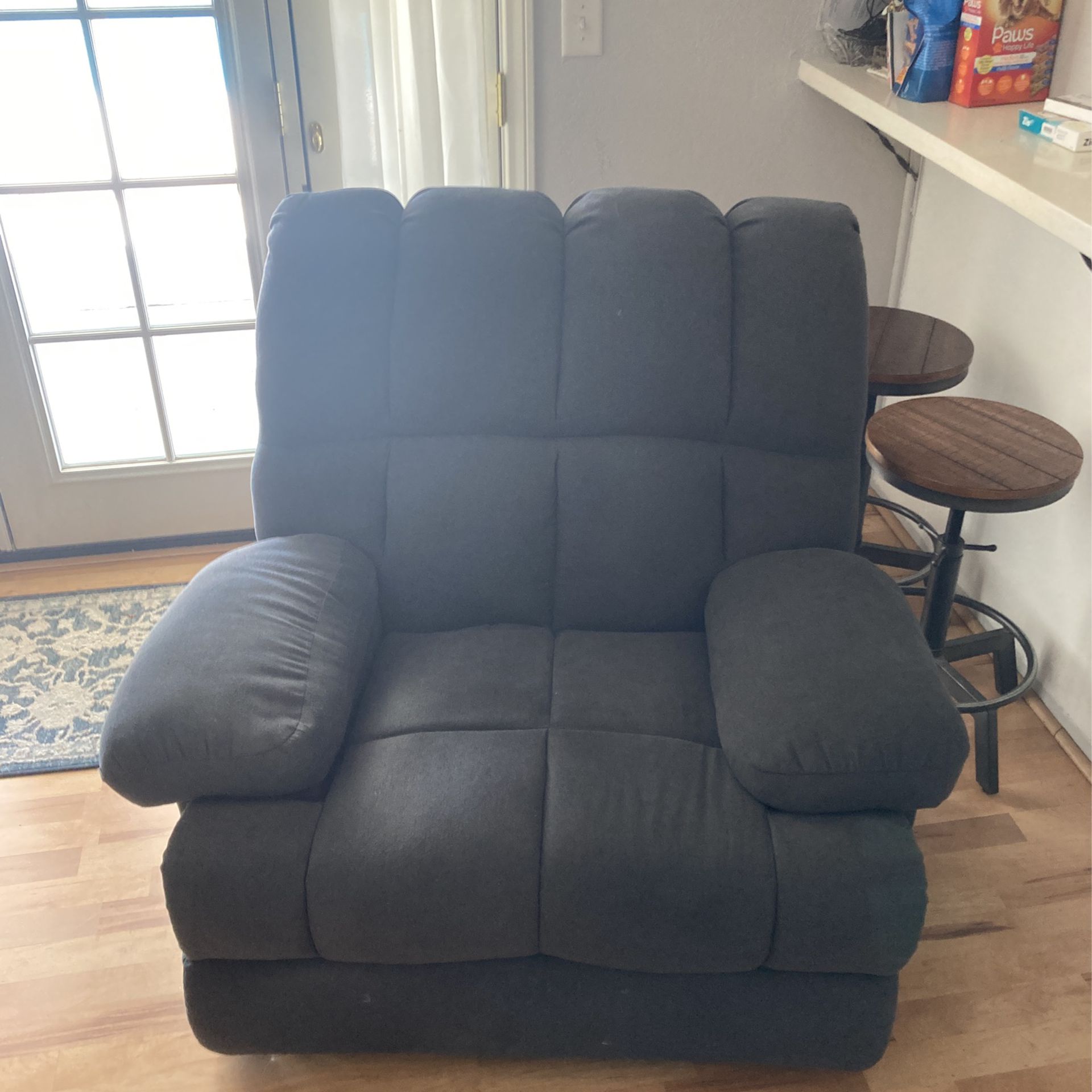 2 Blue Recliners