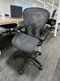 Herman Miller Aeron Size B 
