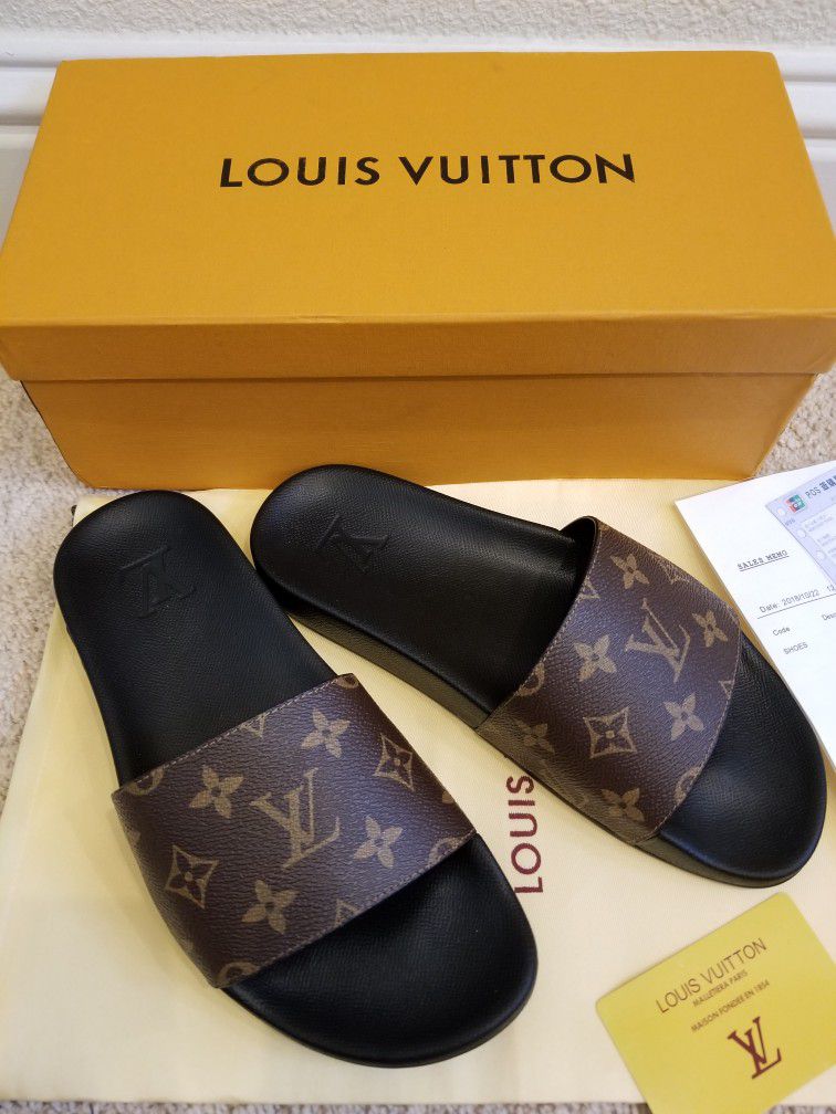 Gucci Slides Monogram Supreme Snake Slippers Authentic for Sale in Norwalk,  WI - OfferUp