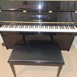 Yamaha Accustic Piano Ebony Finish Excellent Condition OBO