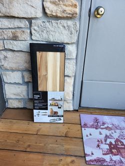2 floating shelves