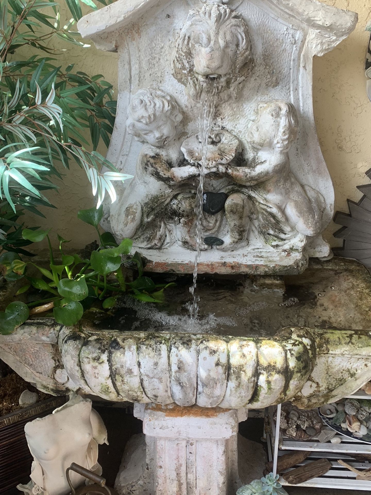 Estate fountain Garden 2 Cherub Angels, Lion 3 Pieces Heavy