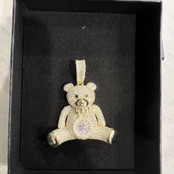 Moissanite Stone Sit In Sterling Silver Pendant