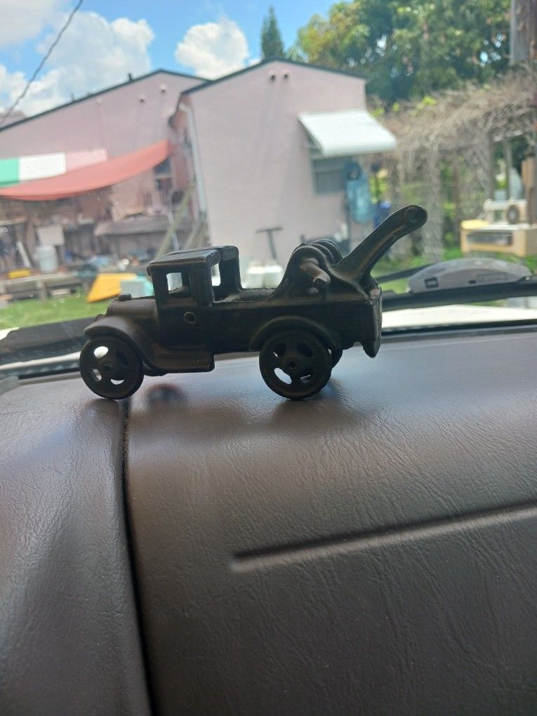 Small Size Vintage Toy Tow Truck Cast Iron..great Paper Weight