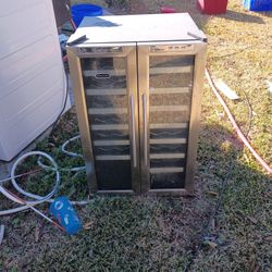 32 Bottle Wine Cooler 