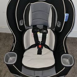 Graco Extend2Fit 2-in-1 Convertible Car Seat,

