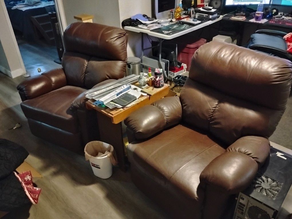 2 Recliner Chairs