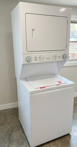 Stackable washer/dryer set