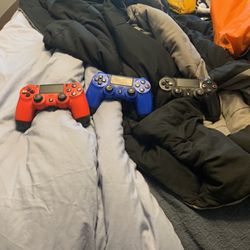 3 PS4 Controllers 