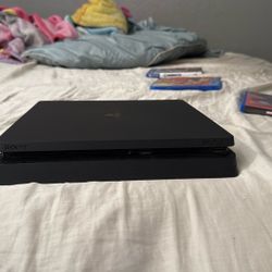 Playstation 4 (Slim)