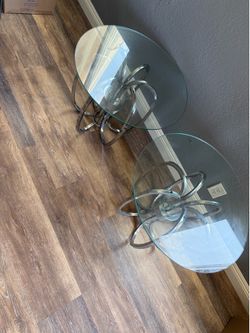 Set of two rare vintage Mid-Century Modern sculptural chrome and glass side table designed by Milo Baughman for Design Institute of America 1970s end